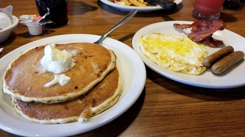 How Long Does Denny'S Serve Breakfast