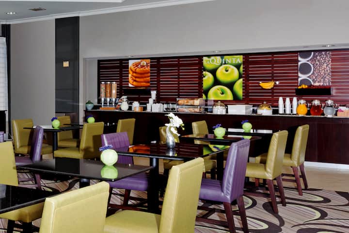 What Time Does Breakfast Start at La Quinta